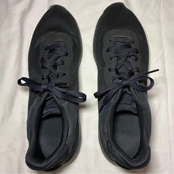 Black Nike Air Running Shoes - Picture 3 of 12